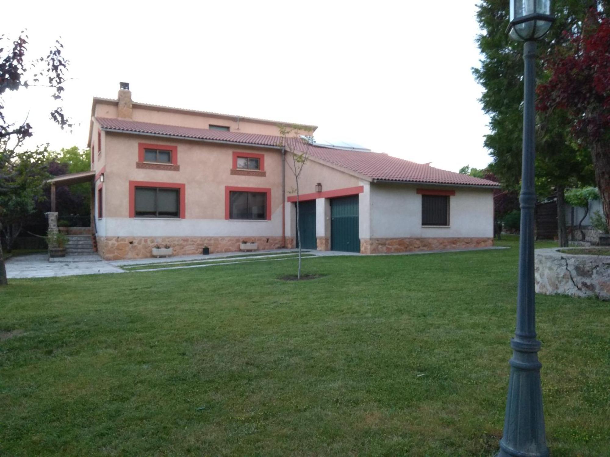Casa Rural Las Tuyas En Segovia Palazuelos de Eresma Екстериор снимка