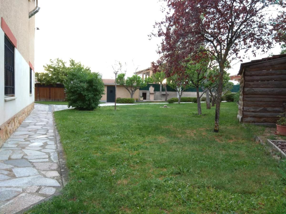 Casa Rural Las Tuyas En Segovia Palazuelos de Eresma Екстериор снимка